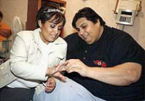Самый толстый человек в мире, мексиканец, весящий 360 килограммов, женился на своей давней подруге
