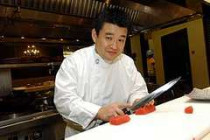 Мастер суши хироши масуда: «правильнее есть суши не палочками, а руками, как это делают в японии»