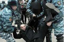 Участников «марша несогласных» правоохранители тащили по асфальту за волосы