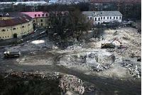 От разрушенных строений «киевской крепости» остались подземные казематы и&#133; Груда кирпичей