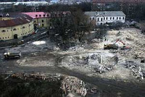 От разрушенных строений «киевской крепости» остались подземные казематы и&#133; Груда кирпичей