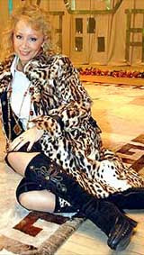 Шубу из меха рыси певица ольга крюкова купила на выставке в милане, а маше распутиной теплую обновку из леопарда подарил муж