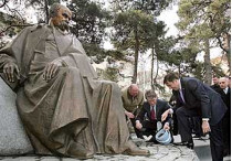 На открытии памятника тарасу шевченко в тбилиси михаил саакашвили читал «заповцт» кобзаря по-украински