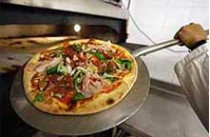 В одном из нью-йоркских ресторанов можно отведать самую дорогую пиццу в мире стоимостью тысячу долларов