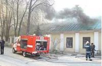 Пожар на территории будущего киевского музея «мистецький арсенал» около восьмидесяти пожарных тушили два часа
