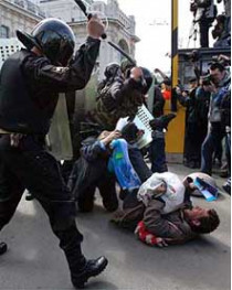 Шахматиста гарри каспарова и писателя эдуарда лимонова арестовали во время демонстраций оппозиции «марш несогласных»