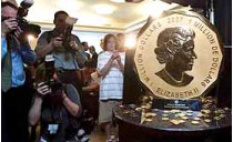 Канадцы отчеканили 100-килограммовые(! ) монеты из&#133; Чистого золота