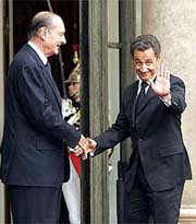Вчера николя саркози официально вступил в должность президента