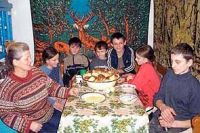 «держать одиннадцать коров тяжело, летом частенько несколько суток подряд спать не ложусь, зато мои дети не голодают»