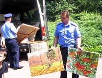 Украденные год назад из яготинской картинной галереи работы знаменитых украинских художников стоимостью 500 тысяч долларов хранились в гараже на бетонном полу