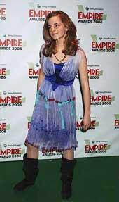Эмма уотсон, сыгравшая гермиону в фильмах о гарри поттере, будет демонстрировать платья от «шанель»