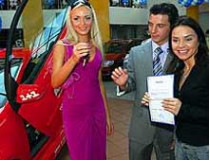 55 тысяч долларов на покупку эксклюзивного автомобиля «фольксваген гольф» мисс бикини-2006 алене жиган дала мама, владелица сети салонов красоты
