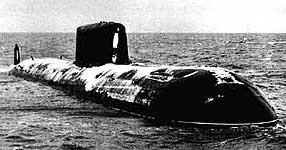 «после успешного погружения атомной подводной лодки «комсомолец» на рекордную глубину 1000 метров все же не обошлось без курьеза: я вынужден был посадить одного мичмана на трое суток ареста в гальюн&nbsp;— за то, что обложил