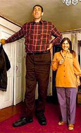 Житель житомирской области леонид стадник, чей рост составляет 2 метра 54 сантиметра, попал в книгу рекордов гиннесса как самый высокий человек в мире