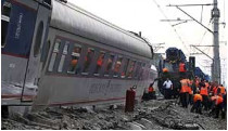 Террористы пустили под откос фирменный поезд «невский экспресс», курсирующий между москвой и санкт-петербургом