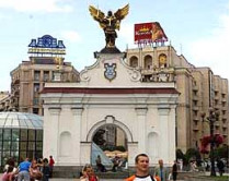 Майдан незалежности в киеве готовится к реконструкции: здесь построят колоннаду и поменяют остекление торгового центра