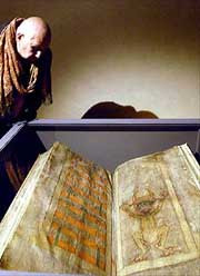 В праге выставлена «библия дьявола»&nbsp;— древний манускрипт весом 75 килограммов, на изготовление которого пошло 160 ослиных шкур