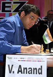 За победу на чемпионате мира в мексике индийский гроссмейстер вишванатан ананд получил 300 тысяч долларов