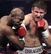 Чемпион мира wbo россиянин султан ибрагимов отстоял титул в бою с американцем эвандером холифилдом