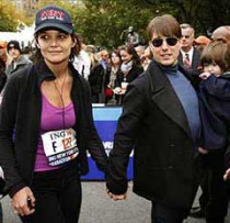 Жена тома круза 28-летняя кэти холмс пробежала марафонскую дистанцию в нью-йорке за 5 часов 29 минут 58 секунд