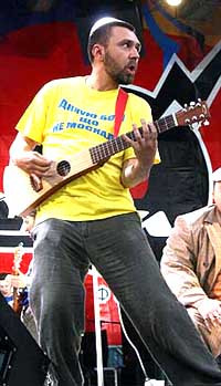 Скандально известный солист группы «ленинград» сергей шнуров: «после того как я снял на сцене штаны, поклонниц у меня стало&#133; Меньше»
