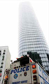 Мойщик окон остался в живых, упав с 47-го(! ) этажа нью-йоркского небоскреба