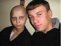 «все дети лежат здесь с мамами. А у зорянки я один»,&nbsp;— говорит 21-летний володя стафиняк, вот уже год ухаживающий за больной раком сестрой в киевском институте онкологии