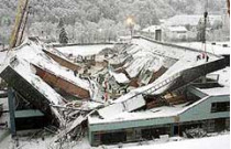 В баварии под тяжестью снега рухнула крыша спортивно-развлекательного комплекса
