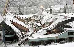 В баварии под тяжестью снега рухнула крыша спортивно-развлекательного комплекса