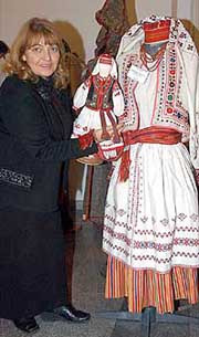 Свастику и другие орнаменты на украинской народной одежде вышивали не только ради красоты, но и как обереги