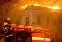 Огонь пожара почти полностью уничтожил здание одесской областной прокуратуры, но большинство уголовных дел уцелело