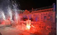 В ледяном дворце в санкт-петербурге можно даже провести свадебную церемонию, уплатив 350 долларов