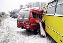 Вчера в киеве из-за снегопада произошло более 100 аварий