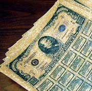 Американский контрабандист распространял фальшивые купюры номиналом в один&#133; Миллиард(! ) долларов