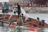 В персидском заливе перевернулся прогулочный катер, на борту которого было более 130 иностранных туристов