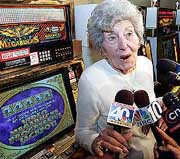 После выигрыша в казино десяти миллионов долларов 84-летняя вдова получила уже четыре предложения руки и сердца