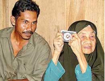 104-летняя жительница малайзии вышла замуж в 21-й раз за мужчину, который младше ее на 70(! ) лет