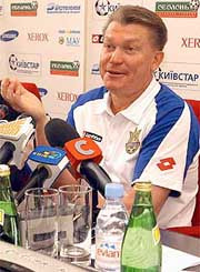 Олег блохин: «я лично настоял на том, чтобы на сбор в турцию футболисты поехали с женами»