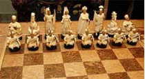 В 370 тысяч(! ) долларов оценены шахматы из бивней мамонта, инкрустированные золотом, бриллиантами, сапфирами и рубинами