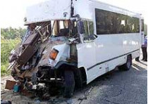 23 человека травмированы в результате двух столкновений маршрутных такси с грузовиком и трамваем в днепропетровской области