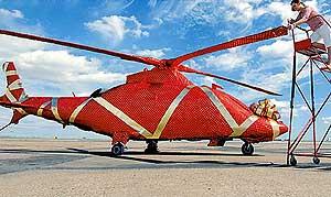 У посетителей лондонского универмага появилась возможность слетать в париж на вертолете, завернутом в&#133; Бумагу