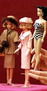 Частная коллекция из четырех тысяч кукол барби была продана с аукциона в лондоне за 210 тысяч долларов