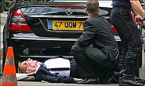 Легендарный ив сен-лоран потерял сознание на улице в париже