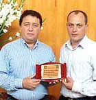 В благодарность за помощь израильтяне наградили украинского парламентария памятным знаком