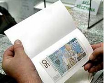 Поляки выпустили в обращение первую в мире банкноту с изображением иоанна павла ii