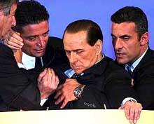 Сильвио берлускони упал в обморок во время своей речи