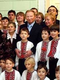 Леонид кучма пожелал самому молодому гроссмейстеру в истории шахмат сергею карякину стать в новом году чемпионом мира, а украинскому народу&nbsp;— стабильности