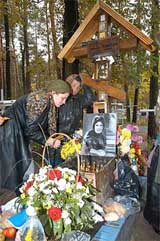 Вандалы, пытавшиеся раскопать могилу блаженной монахини алипии на лесном кладбище в киеве, хотели&#133; Продать часть ее останков американцам?