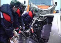 Три человека погибли и пятеро получили травмы в столкновении легковушки и микроавтобуса в крыму