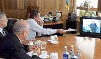В зале, где проходил аукцион по продаже «криворожстали», юлия тимошенко присутствовала лично, а президент виктор ющенко&nbsp;— за дверью